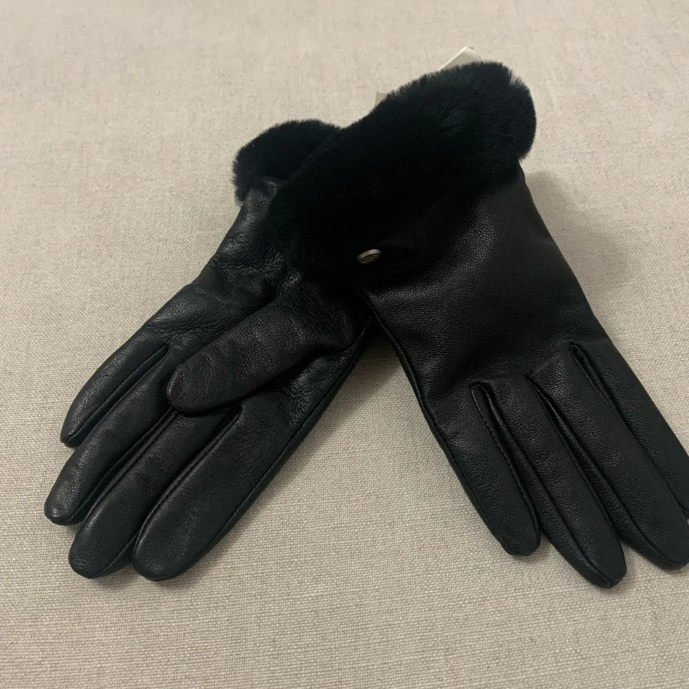 UGG elegant black